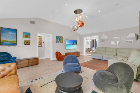 Villa ou maison à vendre à Biscayne Park, Floride: 5 chambres, 232.44 m2 № 2007625 - photo 29