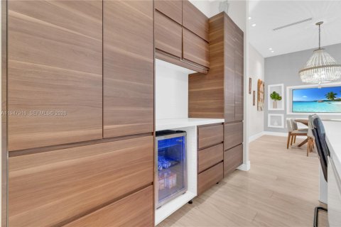 Villa ou maison à vendre à Biscayne Park, Floride: 5 chambres, 232.44 m2 № 2007625 - photo 7