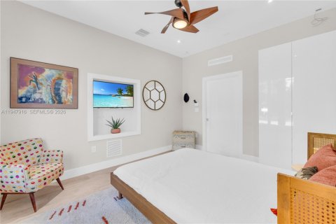 Villa ou maison à vendre à Biscayne Park, Floride: 5 chambres, 232.44 m2 № 2007625 - photo 19