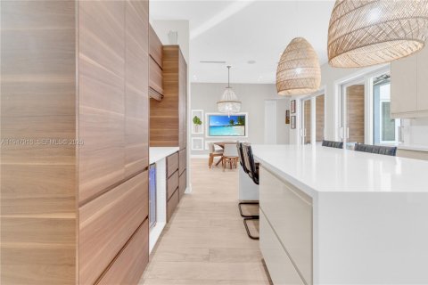 Villa ou maison à vendre à Biscayne Park, Floride: 5 chambres, 232.44 m2 № 2007625 - photo 6