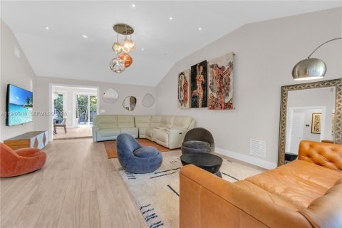 Villa ou maison à vendre à Biscayne Park, Floride: 5 chambres, 232.44 m2 № 2007625 - photo 30