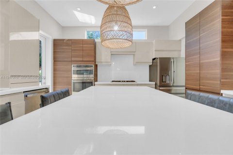 Villa ou maison à vendre à Biscayne Park, Floride: 5 chambres, 232.44 m2 № 2007625 - photo 8