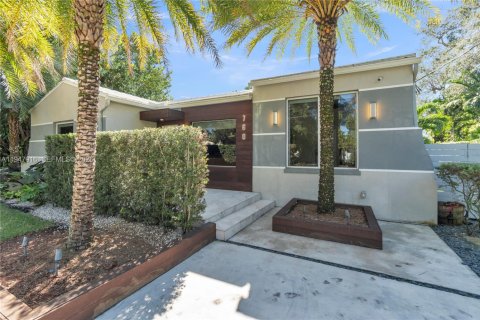 Villa ou maison à vendre à Biscayne Park, Floride: 5 chambres, 232.44 m2 № 2007625 - photo 2