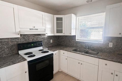 Снять в аренду виллу или дом в Палм Спрингс, Флорида 2 спальни, № 1950652 - фото 4