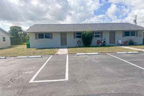 Снять в аренду виллу или дом в Палм Спрингс, Флорида 2 спальни, № 1950652 - фото 1