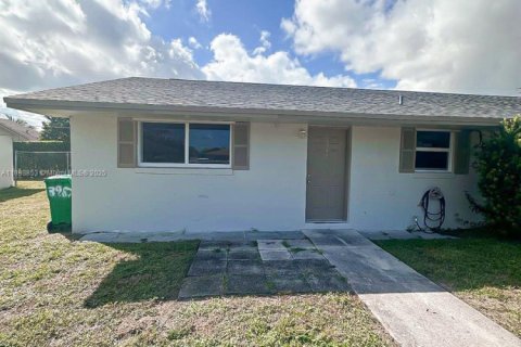 Снять в аренду виллу или дом в Палм Спрингс, Флорида 2 спальни, № 1950652 - фото 10