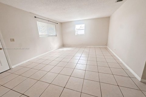 Снять в аренду виллу или дом в Палм Спрингс, Флорида 2 спальни, № 1950652 - фото 2