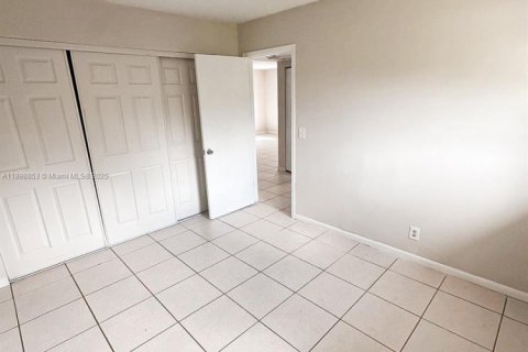 Снять в аренду виллу или дом в Палм Спрингс, Флорида 2 спальни, № 1950652 - фото 9