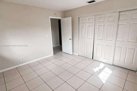 Снять в аренду виллу или дом в Палм Спрингс, Флорида 2 спальни, № 1950652 - фото 7