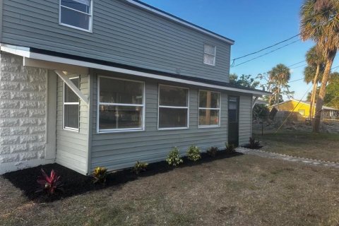 Casa en Titusville, Florida 4 dormitorios, 166.48 m2 № 2102642