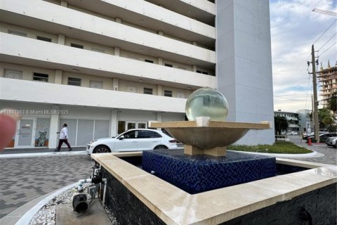 Studio à Condo à North Bay Village, Floride  № 2014566