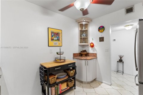 Condominio en alquiler en Hollywood, Florida, 2 dormitorios, 119.94 m2 № 2060785 - foto 9