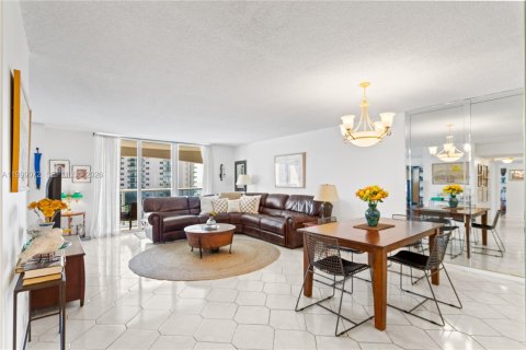 Condominio en alquiler en Hollywood, Florida, 2 dormitorios, 119.94 m2 № 2060785 - foto 11