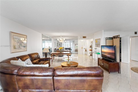 Condominio en alquiler en Hollywood, Florida, 2 dormitorios, 119.94 m2 № 2060785 - foto 18