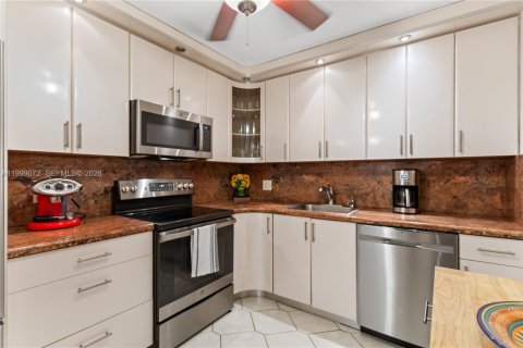 Condominio en alquiler en Hollywood, Florida, 2 dormitorios, 119.94 m2 № 2060785 - foto 5