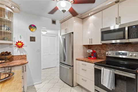 Condominio en alquiler en Hollywood, Florida, 2 dormitorios, 119.94 m2 № 2060785 - foto 8