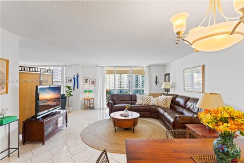 Condominio en alquiler en Hollywood, Florida, 2 dormitorios, 119.94 m2 № 2060785 - foto 12