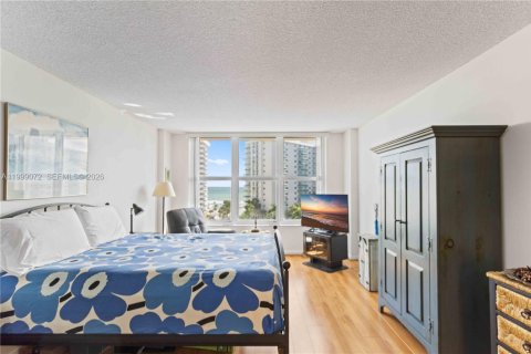 Condominio en alquiler en Hollywood, Florida, 2 dormitorios, 119.94 m2 № 2060785 - foto 30