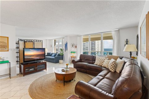 Condominio en alquiler en Hollywood, Florida, 2 dormitorios, 119.94 m2 № 2060785 - foto 15