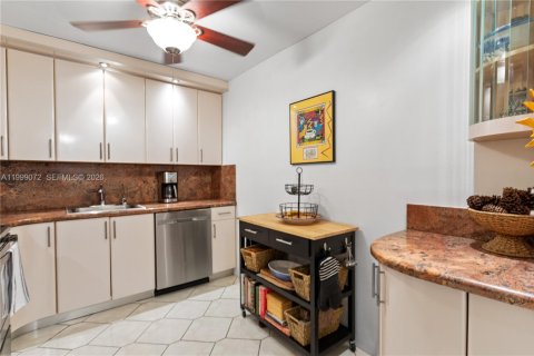 Condominio en alquiler en Hollywood, Florida, 2 dormitorios, 119.94 m2 № 2060785 - foto 7