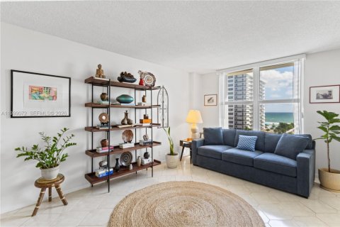 Condominio en alquiler en Hollywood, Florida, 2 dormitorios, 119.94 m2 № 2060785 - foto 23