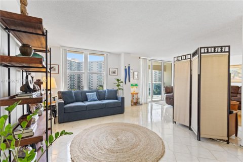 Condominio en alquiler en Hollywood, Florida, 2 dormitorios, 119.94 m2 № 2060785 - foto 24