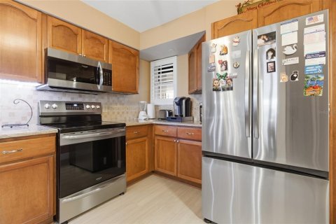 Condo in New Port Richey, Florida, 3 bedrooms  № 2092448 - photo 13