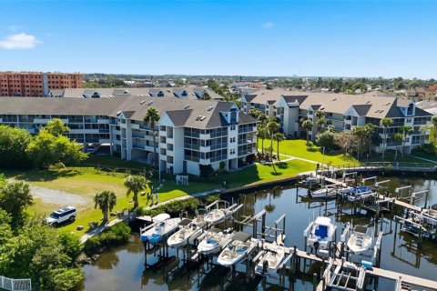 Condo in New Port Richey, Florida, 3 bedrooms  № 2092448 - photo 5
