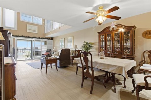 Condo in New Port Richey, Florida, 3 bedrooms  № 2092448 - photo 10