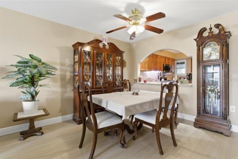 Condo in New Port Richey, Florida, 3 bedrooms  № 2092448 - photo 11