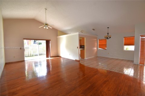 Casa en venta en Sunrise, Florida, 3 dormitorios, 146.88 m2 № 1974954 - foto 3