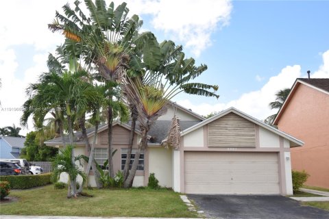 Casa en Sunrise, Florida 3 dormitorios, 146.88 m2 № 1974954