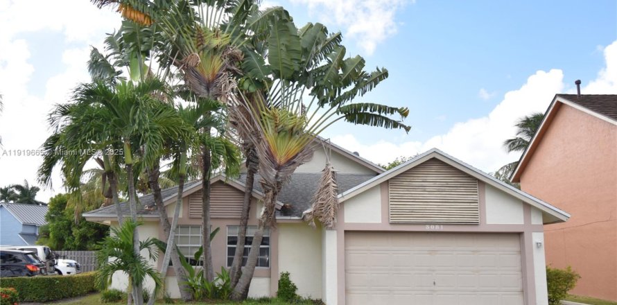 Casa en Sunrise, Florida 3 dormitorios, 146.88 m2 № 1974954