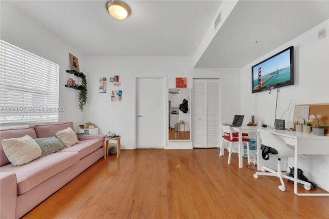 Apartamento en alquiler en Miami Beach, Florida, 32.52 m2 № 2067348 - foto 7