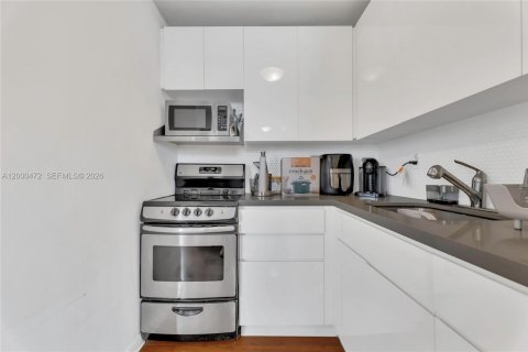 Apartamento en alquiler en Miami Beach, Florida, 32.52 m2 № 2067348 - foto 14