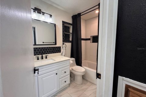 House in Seminole, Florida 3 bedrooms, 145.3 sq.m. № 2138639 - photo 15