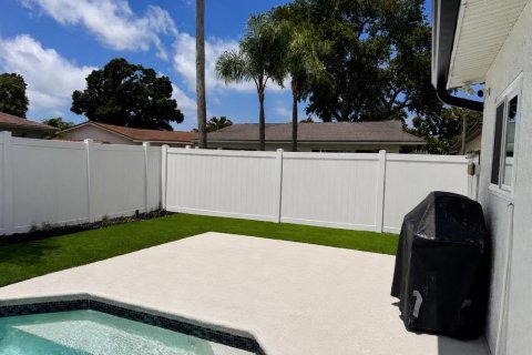 House in Seminole, Florida 3 bedrooms, 145.3 sq.m. № 2138639 - photo 9