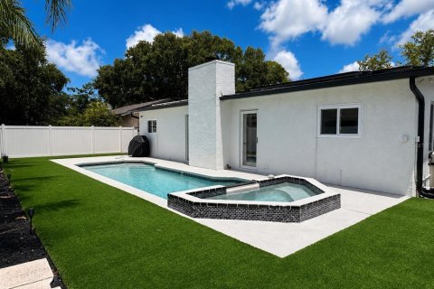House in Seminole, Florida 3 bedrooms, 145.3 sq.m. № 2138639 - photo 10