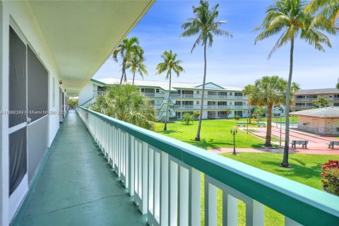Condo in Hollywood, Florida, 1 bedroom  № 1929608 - photo 17