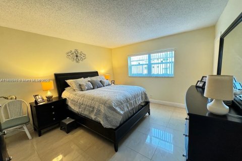 Condo in Hollywood, Florida, 1 bedroom  № 1929608 - photo 10