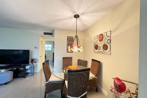 Condo in Hollywood, Florida, 1 bedroom  № 1929608 - photo 3