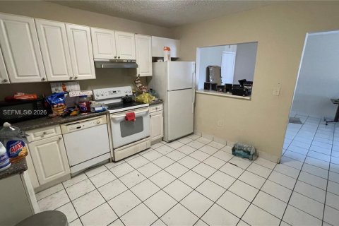 Купить кондоминиум в Пемброк-Парк, Флорида 2 спальни, 95.69м2, № 2044779 - фото 10