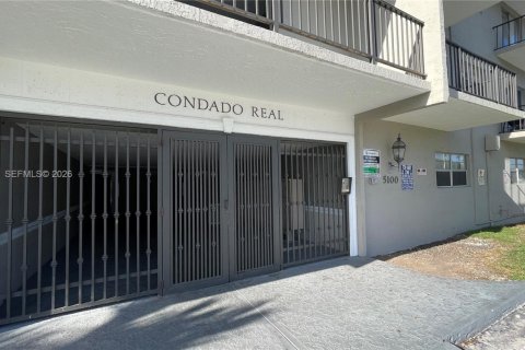 Купить кондоминиум в Пемброк-Парк, Флорида 2 спальни, 95.69м2, № 2044779 - фото 2