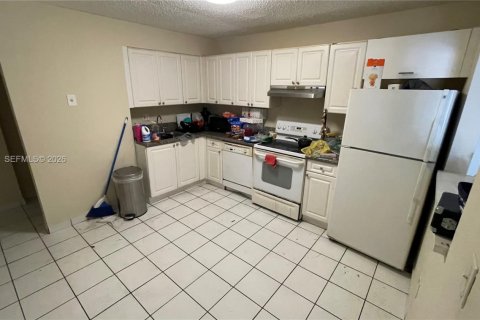 Купить кондоминиум в Пемброк-Парк, Флорида 2 спальни, 95.69м2, № 2044779 - фото 9