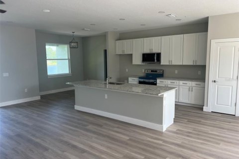 Casa en venta en Deltona, Florida, 3 dormitorios, 167.87 m2 № 2377987 - foto 4