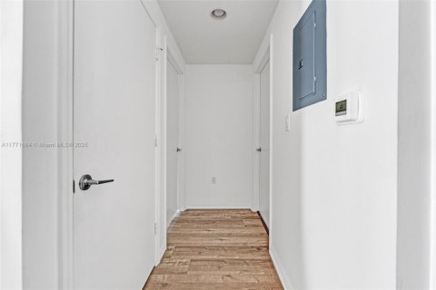Condominio en venta en Miami, Florida, 1 dormitorio, 68.56 m2 № 1692957 - foto 25