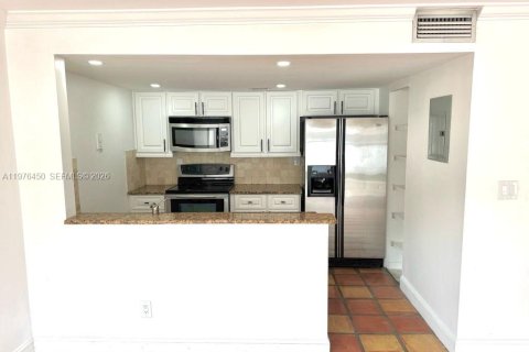 House in Miami, Florida 2 bedrooms, 92.9 sq.m. № 2052904 - photo 6