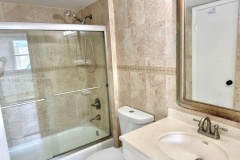 House in Miami, Florida 2 bedrooms, 92.9 sq.m. № 2052904 - photo 13