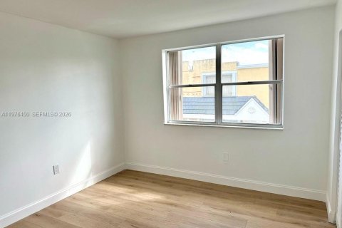 House in Miami, Florida 2 bedrooms, 92.9 sq.m. № 2052904 - photo 10