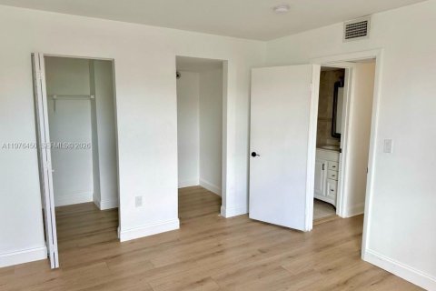 House in Miami, Florida 2 bedrooms, 92.9 sq.m. № 2052904 - photo 12